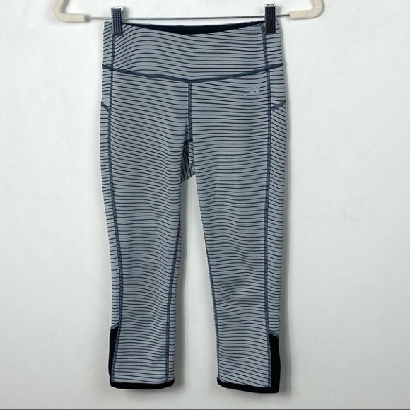 New Balance J Crew West Stride Leggings Stripe Womens Size Small Grey White Crop - Picture 2 of 8